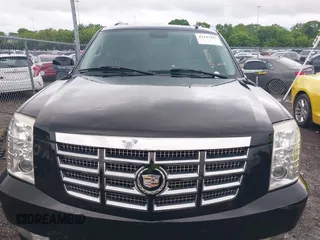 2008 Cadillac Escalade ESV z VIN 1GYFK66868R157098, wystawiony jako IAAI lot #42147341 z przebiegiem 177 624 mil mil oraz . Historia ofert i sprzedaży dostępna na DreamBid. Obrazek 12.