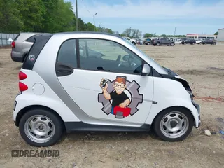 2014 Smart fortwo Pure with VIN WMEEJ3BA2EK733819, listed as a IAAI auction lot 42041305 with 69,018 mi miles and . Bid and sale history available at DreamBid. Image 14.