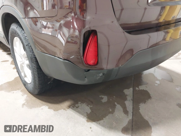 2015 Kia Sorento LX with VIN 5XYKTDA70FG646886, listed as a IAAI auction lot 42469491 with 214,232 mi miles and . Bid and sale history available at DreamBid. Image 17.