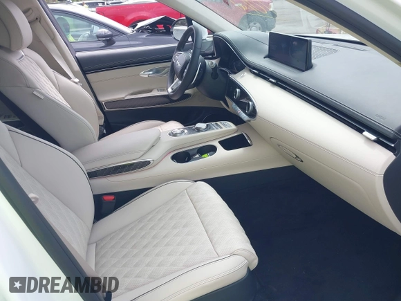 2025 Genesis GV70 Sport with VIN 5NMMCDTC3SH033082, listed as a IAAI auction lot 42116975 with 1,337 mi miles and . Bid and sale history available at DreamBid. Image 5.