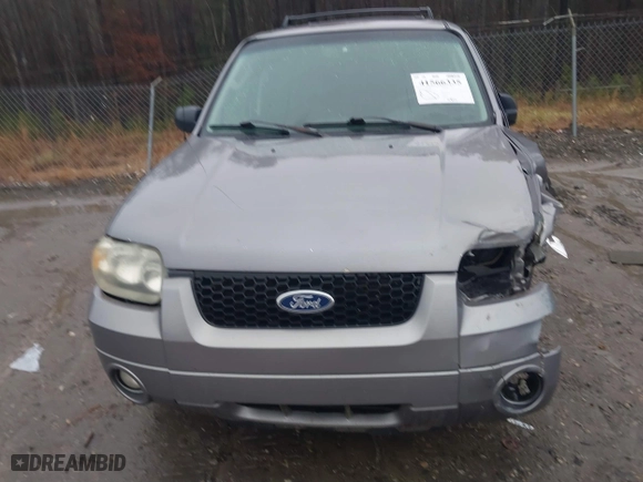 2007 Ford Escape XLT with VIN 1FMYU03177KB90563, listed as a IAAI auction lot 41566335 with 166,233 mi miles. Bid and sale history available at carsss.com. Image 12.