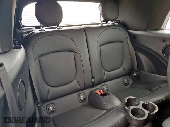 2019 MINI Convertible Cooper с VIN WMWWG5C5XK3E22725, выставлен на аукционе Copart как лот 54779825 с пробегом 43 586 миль миль и Списание • Salvage title. История ставок и продаж доступна на DreamBid. Изображение 10.