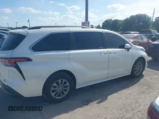 2021 Toyota Sienna XLE with VIN 5TDYRKEC0MS002020, listed as a IAAI auction lot 41952525 with 345,978 mi miles. Bid and sale history available at carsss.com. Image 13.