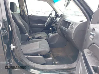 2013 Jeep Patriot Latitude z VIN 1C4NJRFB9DD165768, wystawiony jako IAAI lot #42175812 z przebiegiem 185 023 mil mil oraz . Historia ofert i sprzedaży dostępna na DreamBid. Obrazek 5.