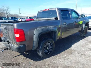 2007 Chevrolet Silverado 1500 LS with VIN 2GCEK13C671625576, listed as a IAAI auction lot 41592726 with 264,429 mi miles. Bid and sale history available at carsss.com. Image 4.