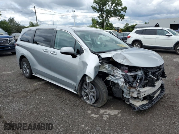 2021 Toyota Sienna XLE with VIN 5TDGSKFC6MS027079, listed as a Copart auction lot 67505344 with 36,686 mi miles and Salvage Title. Bid and sale history available at carsss.com. Image 4.