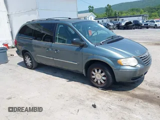 2006 Chrysler Town & Country Touring z VIN 2A4GP54L86R760021, wystawiony jako IAAI lot #42464515 z przebiegiem 138 274 mil mil oraz . Historia ofert i sprzedaży dostępna na DreamBid. Obrazek 1.