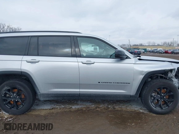 2024 Jeep Grand Cherokee Laredo z VIN 1C4RJKAG6R8527275, wystawiony jako IAAI lot #41628266 z przebiegiem 27 823 mil mil oraz . Historia ofert i sprzedaży dostępna na DreamBid. Obrazek 13.