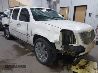2011 GMC Yukon XL Denali with VIN 1GKS2MEF9BR221784, listed as a IAAI auction lot 41526723 with 207,632 mi miles. Bid and sale history available at carsss.com. Image 1.