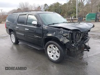 2008 GMC Yukon XL SLT 4SB with VIN 1GKFK16328J230256, listed as a IAAI auction lot 41095902 with 506,991 mi miles and . Bid and sale history available at carsss.com. Image 1.