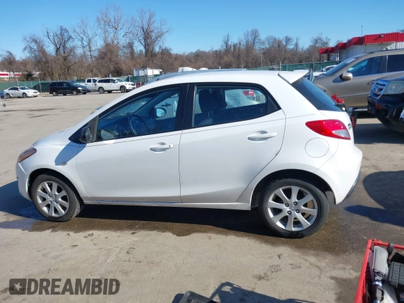 2012 Mazda 2 Touring z VIN JM1DE1LY2C0134281, wystawiony jako IAAI lot #41613690 z przebiegiem 156 546 mil mil oraz . Historia ofert i sprzedaży dostępna na DreamBid. Obrazek 14.