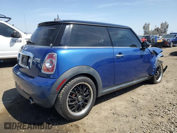 2012 MINI Hardtop z VIN WMWSU3C5XCT368997, wystawiony jako Copart lot #54622735 z przebiegiem 104 261 mil mil oraz Szkoda całkowita • Salvage title. Historia ofert i sprzedaży dostępna na DreamBid. Obrazek 3.