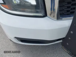 2018 Chevrolet Tahoe Commercial z VIN 1GNSKDEC8JR242164, wystawiony jako IAAI lot #42779273 z przebiegiem 134 654 mil mil oraz . Historia ofert i sprzedaży dostępna na DreamBid. Obrazek 6.