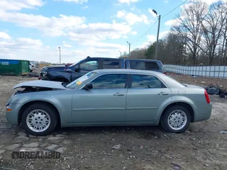 2005 Chrysler 300 with VIN 2C3JA43R05H137403, listed as a IAAI auction lot 41399519 with 135,044 mi miles. Bid and sale history available at carsss.com. Image 14.