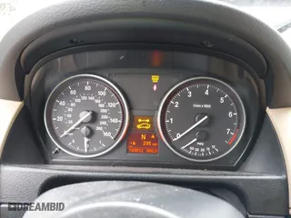 2015 BMW X1 xDrive28i with VIN WBAVL1C56FVY27567, listed as a IAAI auction lot 42047505 with 160,013 mi miles. Bid and sale history available at carsss.com. Image 7.