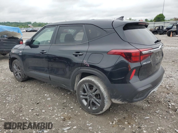 2021 Kia Seltos LX z VIN KNDEPCAAXM7046958, wystawiony jako Copart lot #56337985 z przebiegiem 97 733 mil mil oraz Szkoda całkowita • Salvage title. Historia ofert i sprzedaży dostępna na DreamBid. Obrazek 2.
