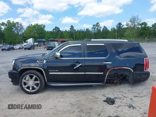 2010 Cadillac Escalade Luxury z VIN 1GYUCBEF6AR266325, wystawiony jako IAAI lot #42138908 z przebiegiem 151 110 mil mil oraz . Historia ofert i sprzedaży dostępna na DreamBid. Obrazek 15.