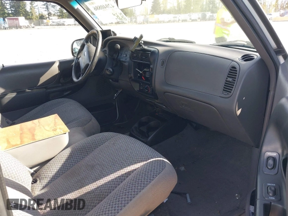 2002 Ford Ranger XLT Appearance with VIN 1FTYR44E62PA21905, listed as a IAAI auction lot 42040886 with 187,817 mi miles. Bid and sale history available at carsss.com. Image 5.