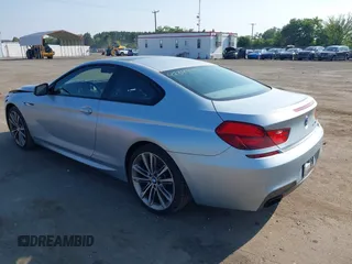 2013 BMW 6 Series 650i z VIN WBAYM9C57DDW20410, wystawiony jako IAAI lot #42348010 z przebiegiem 146 985 mil mil oraz . Historia ofert i sprzedaży dostępna na DreamBid. Obrazek 3.