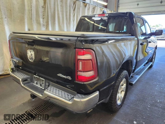 2022 Ram 1500 Big Horn z VIN 1C6RRFFG4NN269611, wystawiony jako IAAI lot #42566377 z przebiegiem 97 169 mil mil oraz . Historia ofert i sprzedaży dostępna na DreamBid. Obrazek 5.