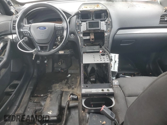 2017 Ford Police Interceptor Utility z VIN 1FM5K8AR6HGE01207, wystawiony jako Copart lot #84407984 z przebiegiem Nie podano mil oraz Czysty tytuł • Clean title. Historia ofert i sprzedaży dostępna na DreamBid. Obrazek 8.