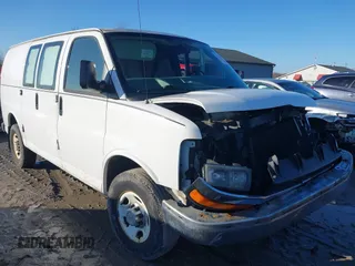 2007 Chevrolet Express Cargo Van with VIN 1GCGG25V571105406, listed as a IAAI auction lot 41176630 with 134,630 mi miles. Bid and sale history available at carsss.com. Image 1.
