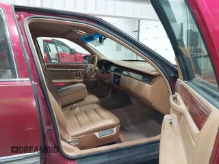1995 Cadillac DeVille z VIN 1G6KD52B0SU247994, wystawiony jako IAAI lot #42310309 z przebiegiem 137 455 mil mil oraz . Historia ofert i sprzedaży dostępna na DreamBid. Obrazek 5.
