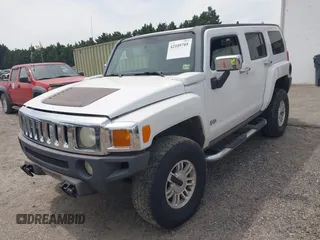 2006 Hummer H3 with VIN 5GTDN136468183933, listed as a IAAI auction lot 42109785 with 181,701 mi miles. Bid and sale history available at carsss.com. Image 2.