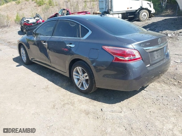 2013 Nissan Altima 2.5 SL with VIN 1N4AL3AP2DC104007, listed as a IAAI auction lot 41835286 with 247,964 mi miles. Bid and sale history available at carsss.com. Image 3.