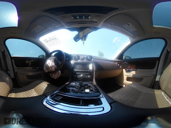 2016 Jaguar XJ Portfolio with VIN SAJWJ2GD8G8W00063, listed as a IAAI auction lot 42076707 with Not provided miles and . Bid and sale history available at DreamBid. Image 18.