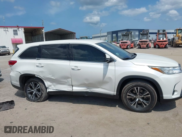 2019 Toyota Highlander LE z VIN 5TDZARFH0KS060236, wystawiony jako IAAI lot #42201282 z przebiegiem 66 647 mil mil oraz . Historia ofert i sprzedaży dostępna na DreamBid. Obrazek 12.