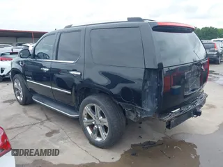 2013 Cadillac Escalade Luxury z VIN 1GYS3BEFXDR127777, wystawiony jako IAAI lot #42390040 z przebiegiem 206 852 mil mil oraz . Historia ofert i sprzedaży dostępna na DreamBid. Obrazek 3.