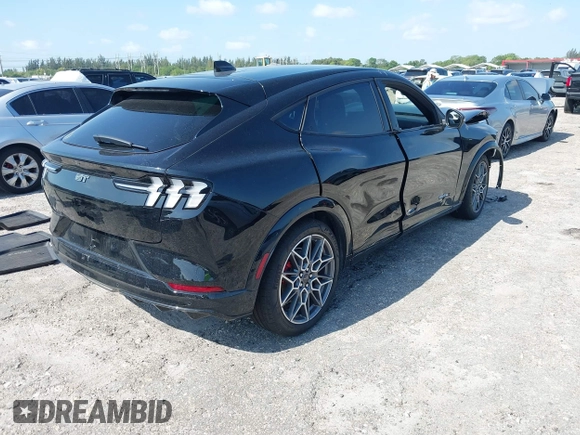2024 Ford Mustang Mach-E GT z VIN 3FMTK4SX2RMA42734, wystawiony jako IAAI lot #41972888 z przebiegiem 3 378 mil mil oraz . Historia ofert i sprzedaży dostępna na DreamBid. Obrazek 4.