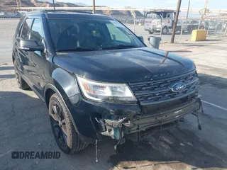 2018 Ford Explorer XLT z VIN 1FM5K7D82JGA55918, wystawiony jako IAAI lot #41478444 z przebiegiem 65 382 mil mil oraz . Historia ofert i sprzedaży dostępna na DreamBid. Obrazek 1.