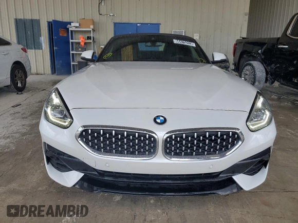 2022 BMW Z4 sDrive30i z VIN WBAHF3C08NWX39696, wystawiony jako Copart lot #66475223 z przebiegiem 28 841 mil mil oraz . Historia ofert i sprzedaży dostępna na DreamBid. Obrazek 5.