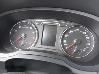 2015 Audi Q3 Premium Plus z VIN WA1EFCFS8FR001278, wystawiony jako IAAI lot #42475043 z przebiegiem 125 417 mil mil oraz . Historia ofert i sprzedaży dostępna na DreamBid. Obrazek 16.