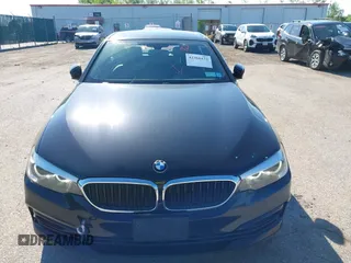 2018 BMW 5 Series 530i xDrive z VIN WBAJA7C53JG907770, wystawiony jako IAAI lot #42366172 z przebiegiem 60 979 mil mil oraz . Historia ofert i sprzedaży dostępna na DreamBid. Obrazek 13.