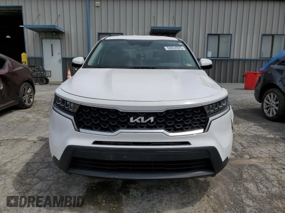 2022 Kia Sorento LX z VIN 5XYRG4LC0NG103579, wystawiony jako Copart lot #58054925 z przebiegiem 101 407 mil mil oraz Szkoda całkowita • Salvage title. Historia ofert i sprzedaży dostępna na DreamBid. Obrazek 5.