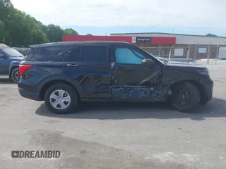 2020 Ford Police Interceptor Utility z VIN 1FM5K8AB4LGC36611, wystawiony jako IAAI lot #42199062 z przebiegiem 104 684 mil mil oraz . Historia ofert i sprzedaży dostępna na DreamBid. Obrazek 13.