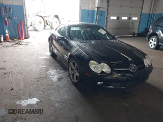 2004 Mercedes-Benz SL 500 z VIN WDBSK75F14F077079, wystawiony jako IAAI lot #41956017 z przebiegiem 62 833 mil mil oraz . Historia ofert i sprzedaży dostępna na DreamBid. Obrazek 1.