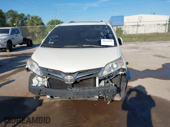 2018 Toyota Sienna XLE Auto Access Seat with VIN 5TDYZ3DC9JS960124, listed as a IAAI auction lot 41674758 with 109,021 mi miles. Bid and sale history available at carsss.com. Image 12.