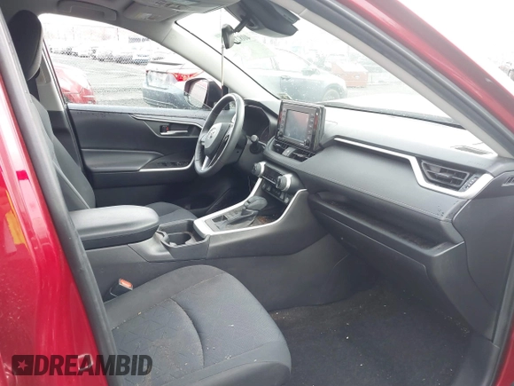2020 Toyota RAV4 XLE with VIN 2T3P1RFV4LW115588, listed as a IAAI auction lot 40821216 with 60,697 mi miles. Bid and sale history available at carsss.com. Image 5.