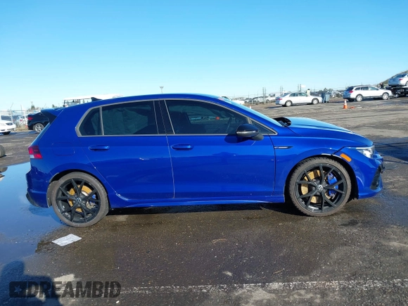 2023 Volkswagen Golf 20th Anniversary Edition z VIN WVWBB7CDXPW213586, wystawiony jako IAAI lot #41516848 z przebiegiem 27 896 mil mil oraz . Historia ofert i sprzedaży dostępna na DreamBid. Obrazek 13.