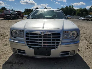 2005 Chrysler 300 with VIN 2C3JA63H25H635749, listed as a Copart auction lot 70317364 with 141,878 mi miles and Clean Title. Bid and sale history available at carsss.com. Image 5.