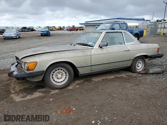 1982 Mercedes-Benz 380 SL z VIN WDBBA45A7CB016184, wystawiony jako Copart lot #72085954 z przebiegiem 251 411 mil mil oraz Szkoda całkowita • Salvage title. Historia ofert i sprzedaży dostępna na DreamBid. Obrazek 1.