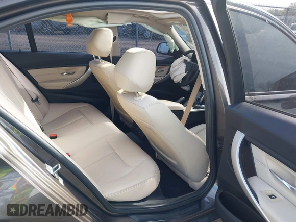 2015 BMW 3 Series 320i xDrive с VIN WBA3C3G50FNT50924, выставлен на аукционе IAAI как лот 42084473 с пробегом Не указан миль и . История ставок и продаж доступна на DreamBid. Изображение 8.