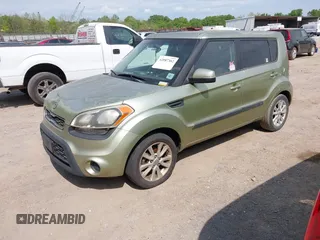 2013 Kia Soul + z VIN KNDJT2A6XD7486937, wystawiony jako IAAI lot #42087302 z przebiegiem 296 951 mil mil oraz . Historia ofert i sprzedaży dostępna na DreamBid. Obrazek 2.