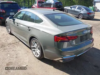 2024 Audi A5 Sportback S line Premium Plus z VIN WAUFACF52RA050222, wystawiony jako IAAI lot #42135082 z przebiegiem 36 607 mil mil oraz . Historia ofert i sprzedaży dostępna na DreamBid. Obrazek 3.