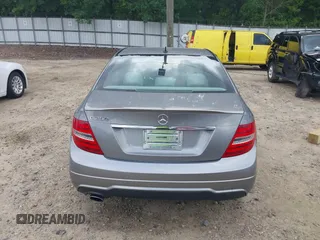 2014 Mercedes-Benz C 250 Sport z VIN WDDGF4HB6EA942040, wystawiony jako IAAI lot #42290082 z przebiegiem 91 327 mil mil oraz . Historia ofert i sprzedaży dostępna na DreamBid. Obrazek 16.
