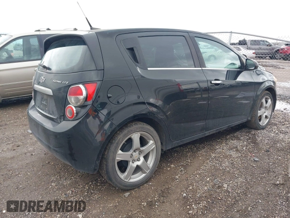 2012 Chevrolet Sonic LTZ z VIN 1G1JE6SH3C4197084, wystawiony jako IAAI lot #41308835 z przebiegiem 128 089 mil mil oraz . Historia ofert i sprzedaży dostępna na DreamBid. Obrazek 4.